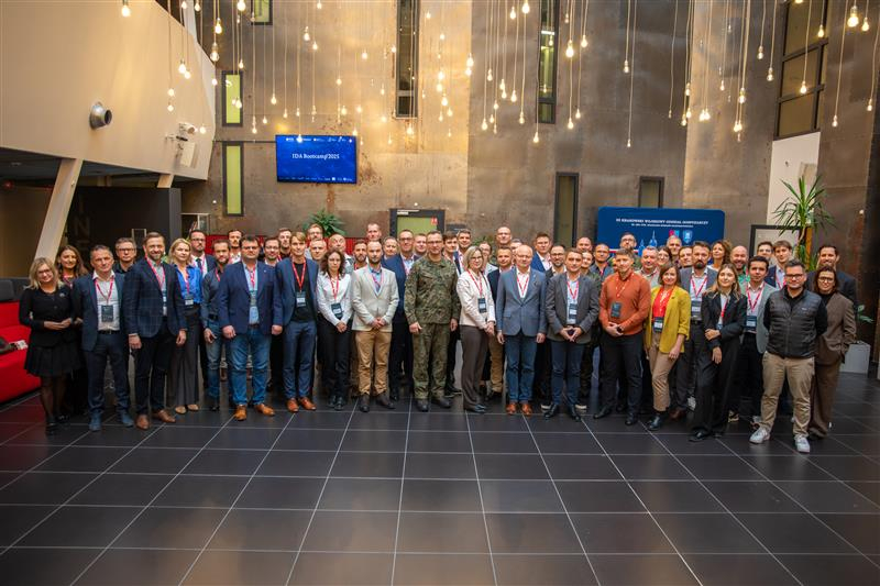 Zdjęcie grupowe uczestników ID Bootcamp 2025